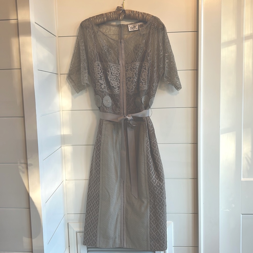 Beautiful Carissima Sheath Dress size 8 in soft grey
